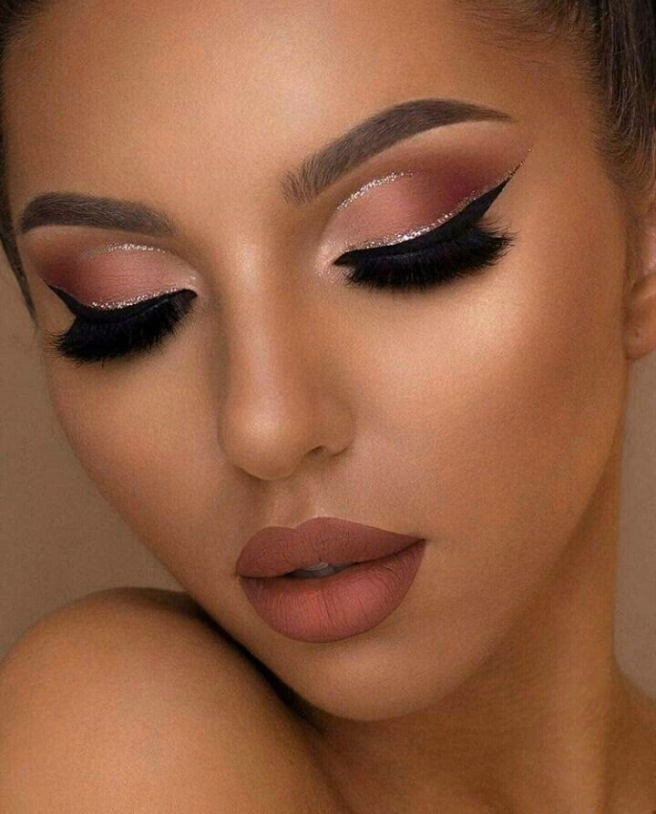 ¿Qué tipo de maquillaje debo usar si soy morena?