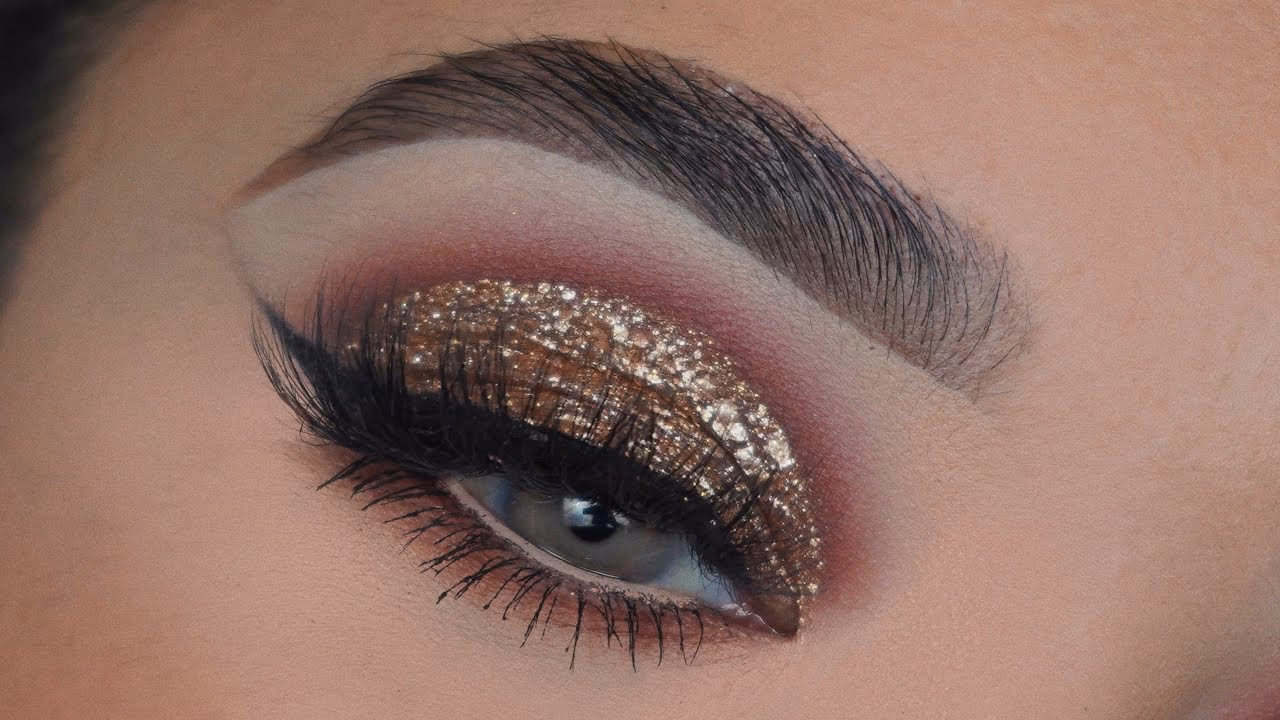 ¿Quién puede usar sombra de ojos dorada?