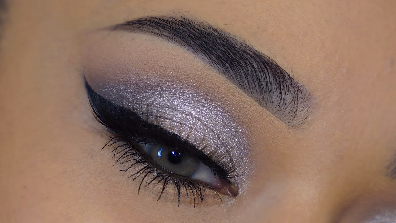 ¿Qué maquillaje favorece a los ojos grises?