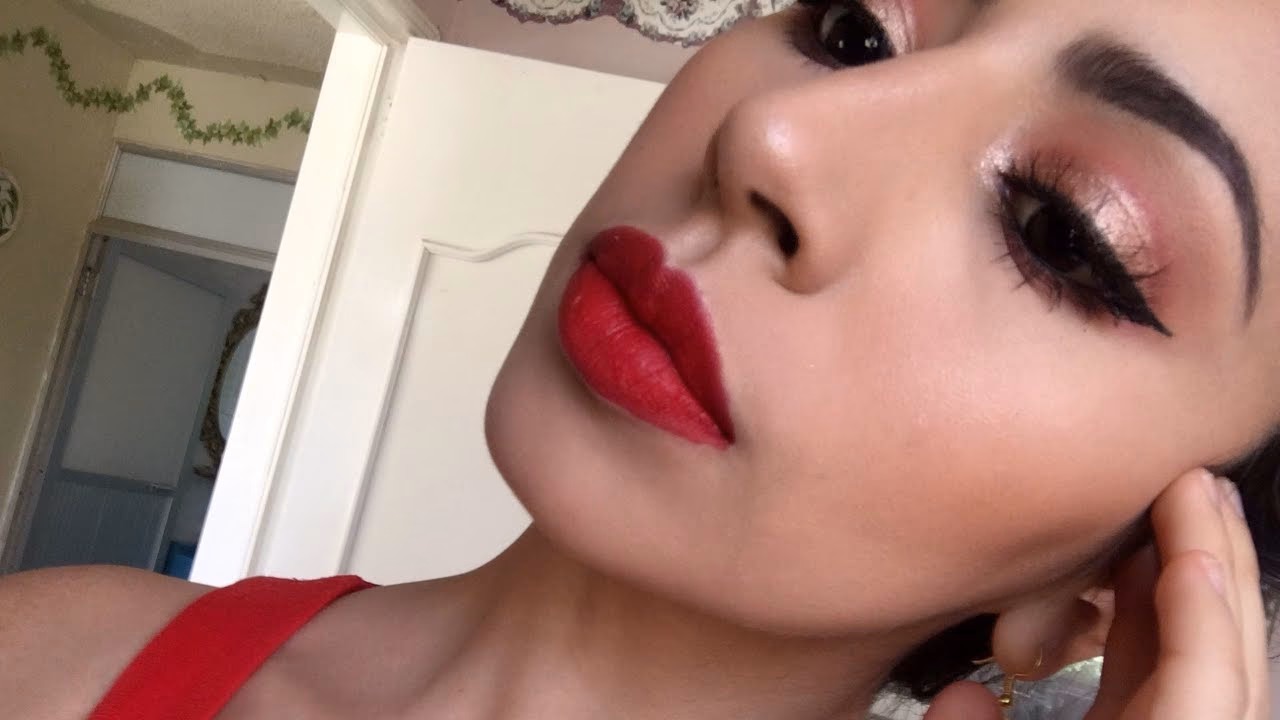 ¿Qué complementos le pegan a un vestido rojo?