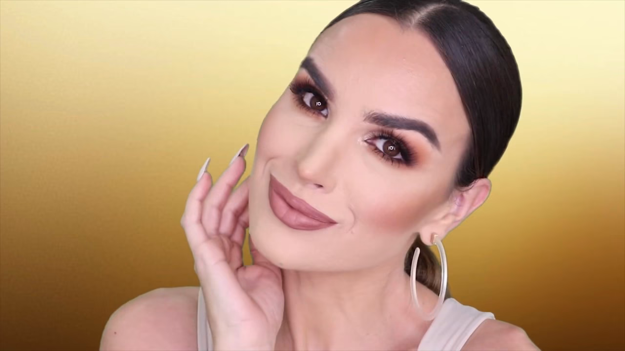 ¿Cómo maquillar a una persona que suda mucho?