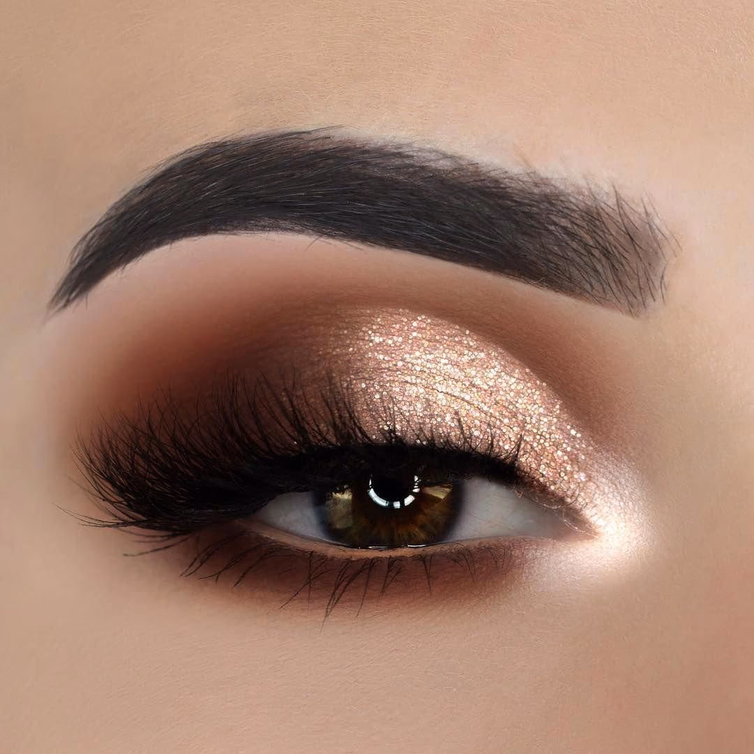 ¿Qué color aclara los ojos café?