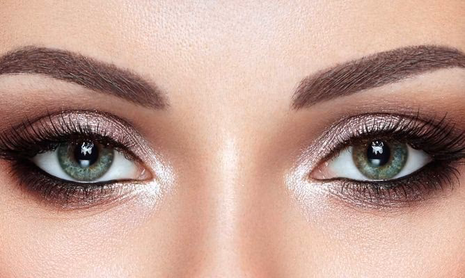 ¿Cómo hacer para que resalten los ojos verdes?