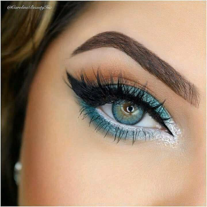 ¿Qué color hace que los ojos verdes resalten?