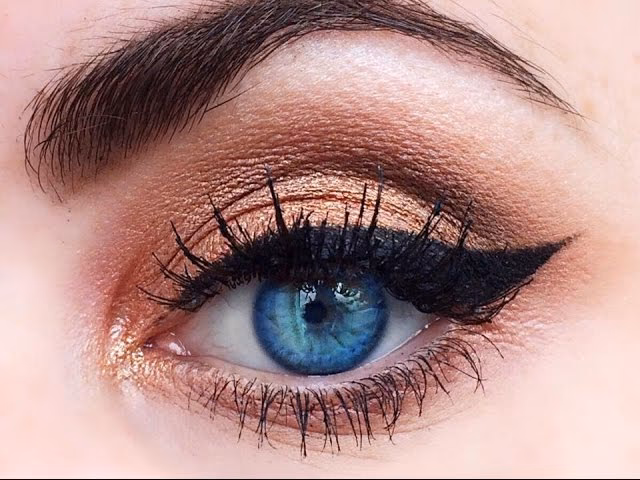 ¿Qué maquillaje hace que los ojos azules resalten?