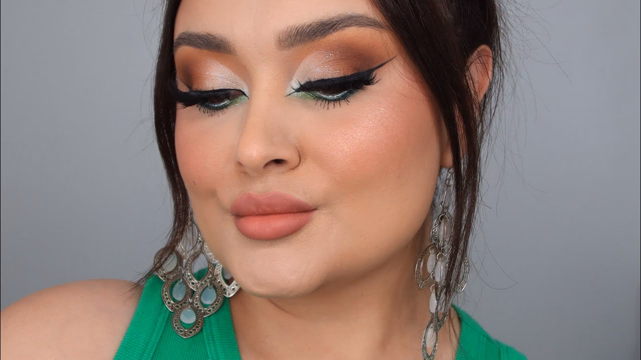 ¿Qué tipo de maquillaje le queda a un vestido verde?