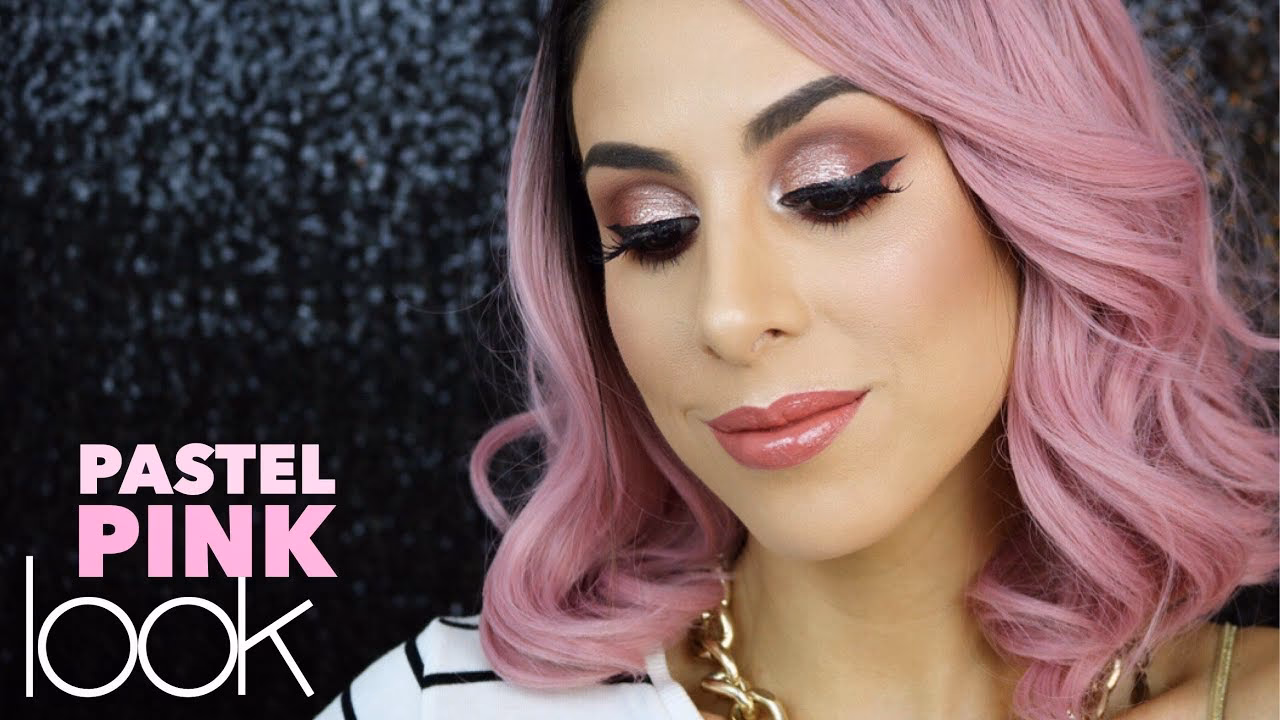 ¿Cómo se llama lo que se pone en el cabello para maquillarse?