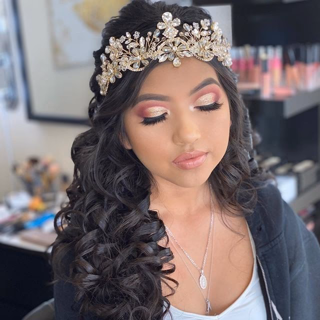 ¿Cómo se le llama al maquillaje de quinceañera?
