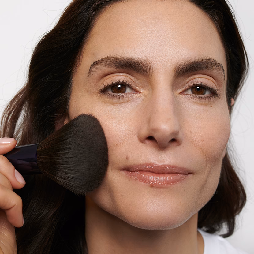 Welches Make-up lässt die Haut jünger aussehen?