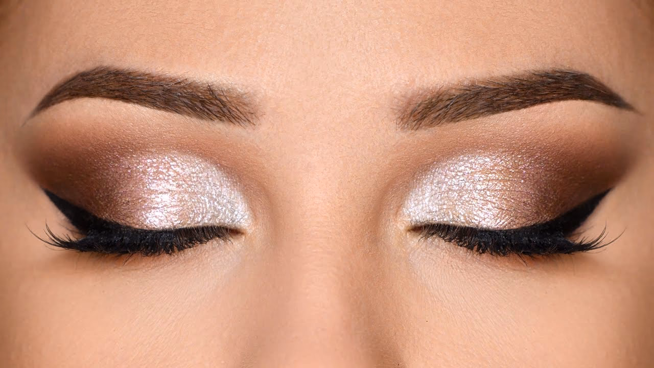 What colors look good on smokey eyes?