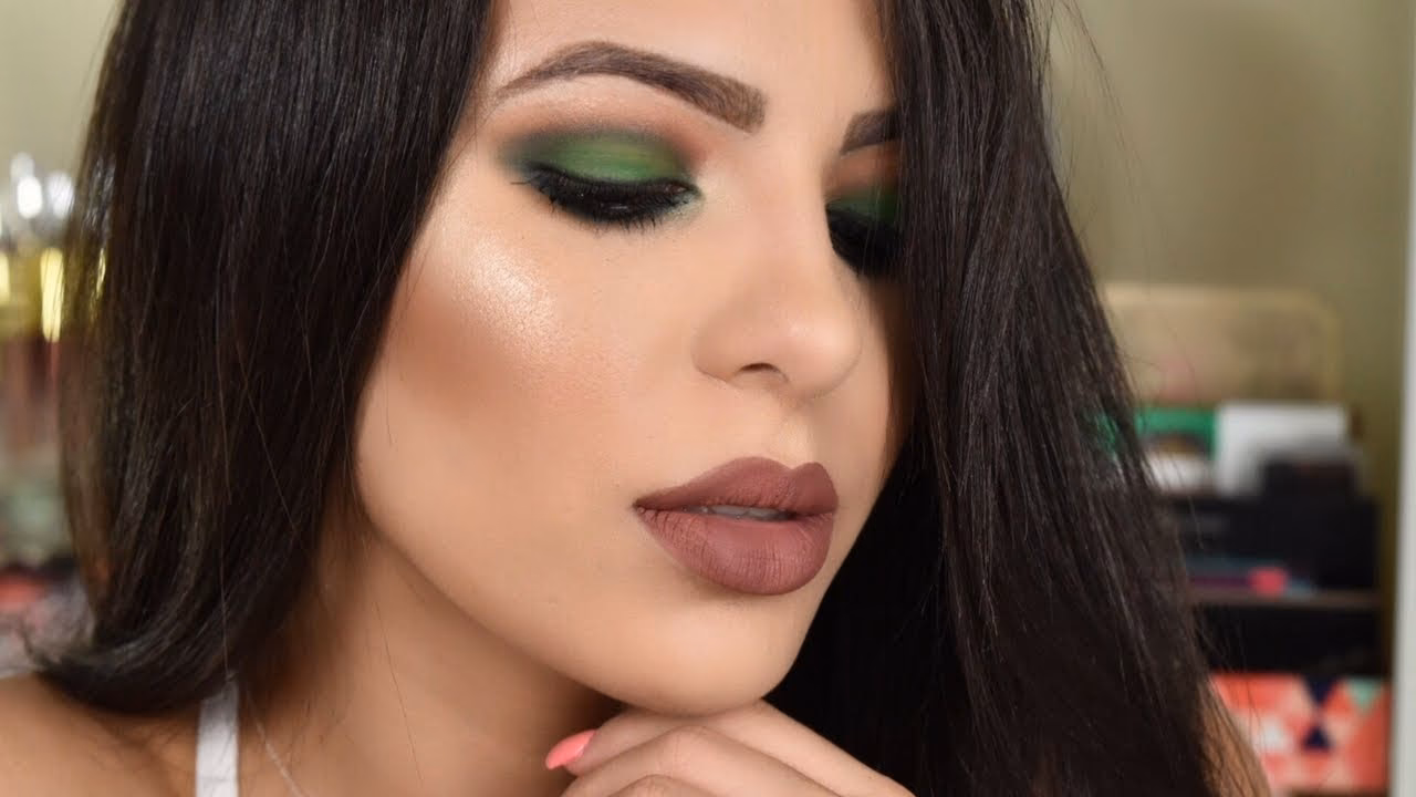¿Qué labial usar con sombra verde?
