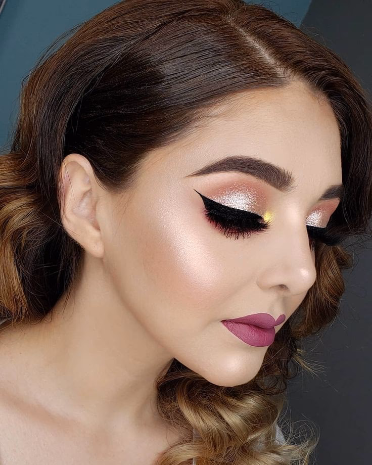 ¿Qué va primero, el maquillaje o el peinado?