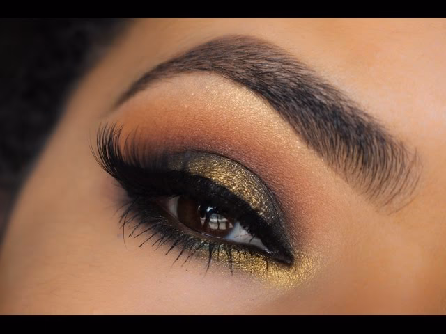 What color compliments a dark green dress?