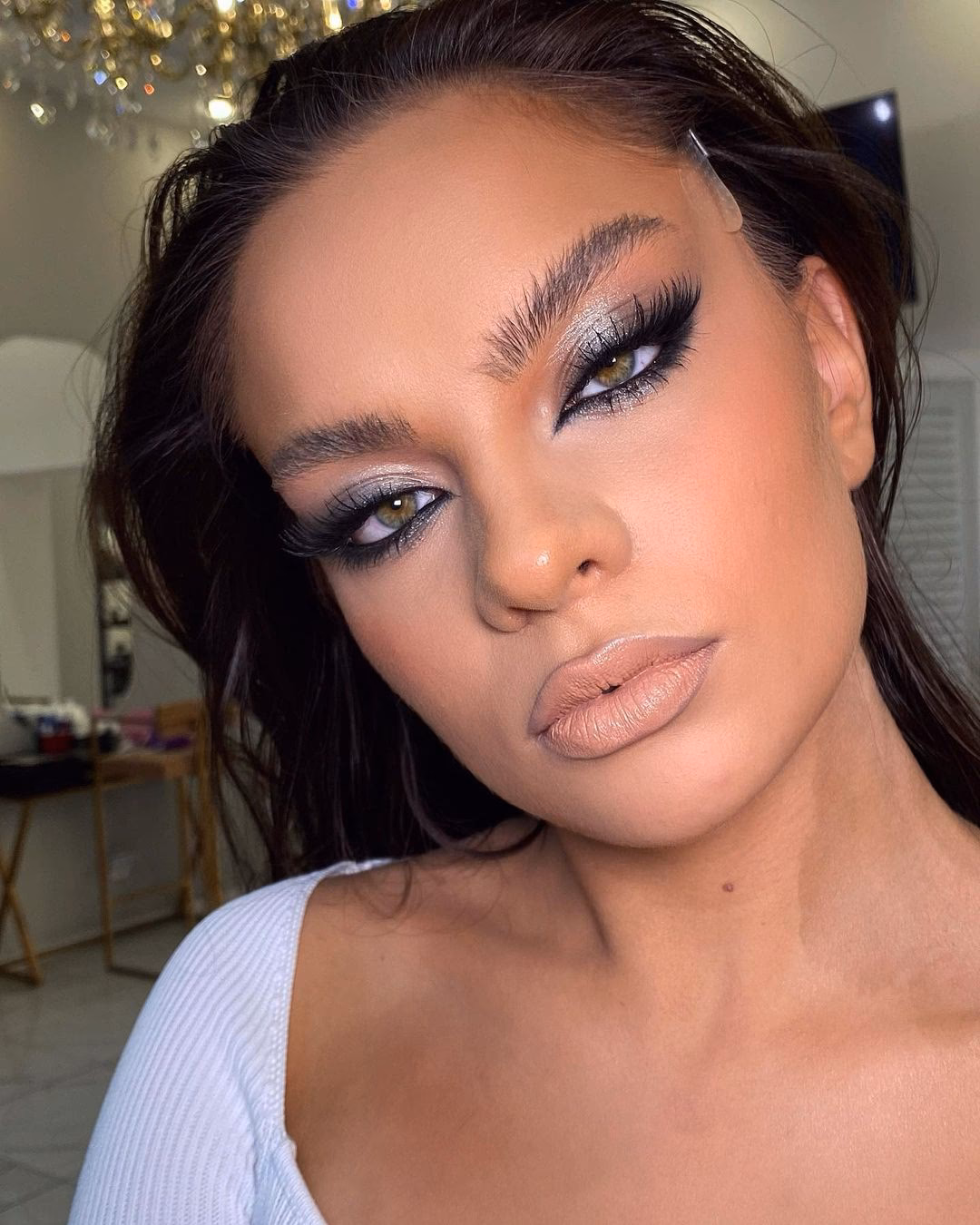 What eyeshadow makes hazel green eyes pop?