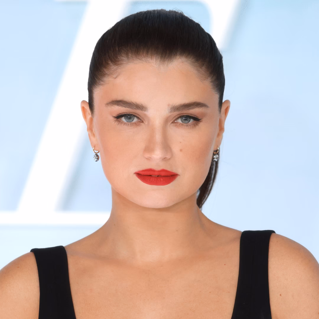 What is the dress code for red carpet?