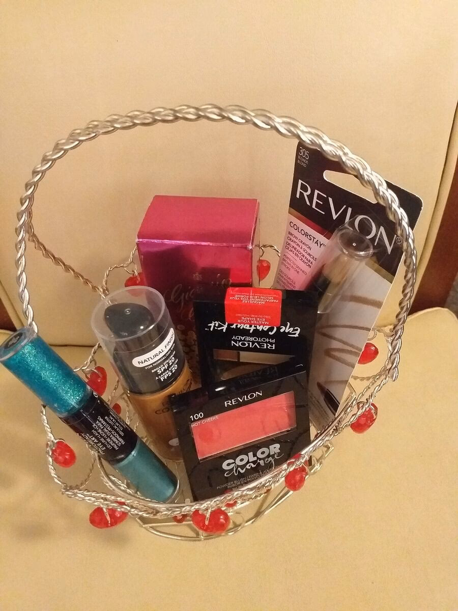 What goes in a good gift basket?