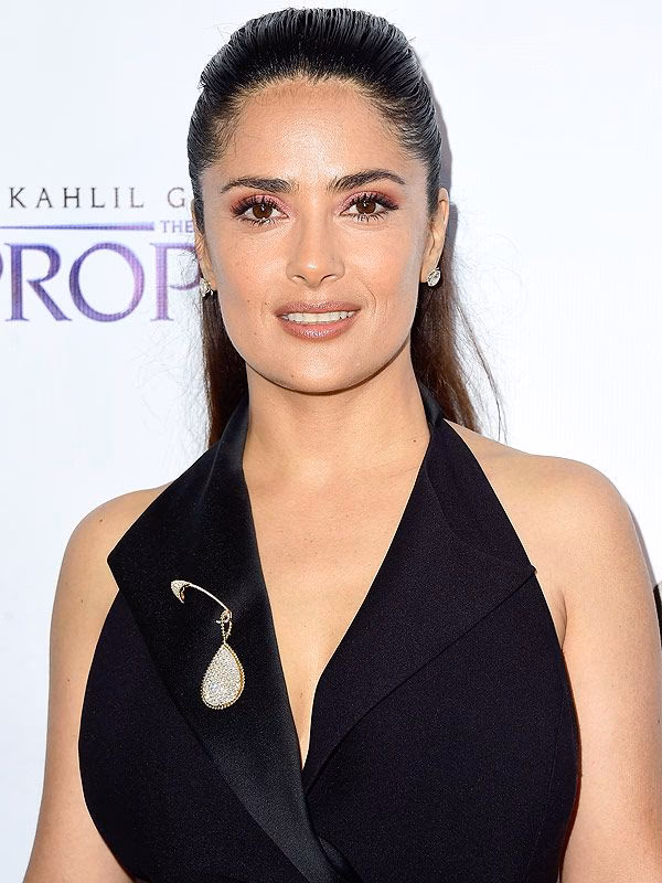 What foundation does Salma Hayek wear?