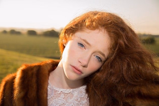 What makeup looks best on redheads?
