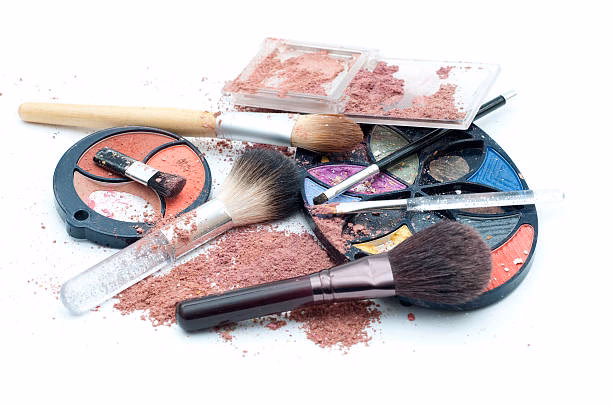 Can makeup be thrown in the trash?