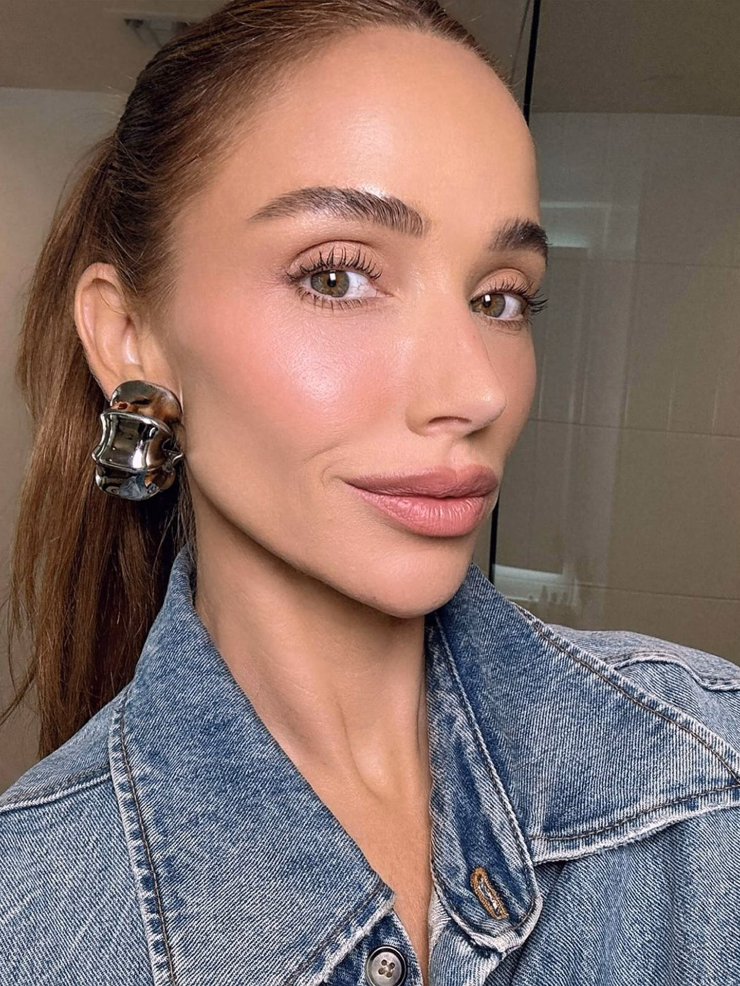 How much does Mary Phillips charge for makeup?