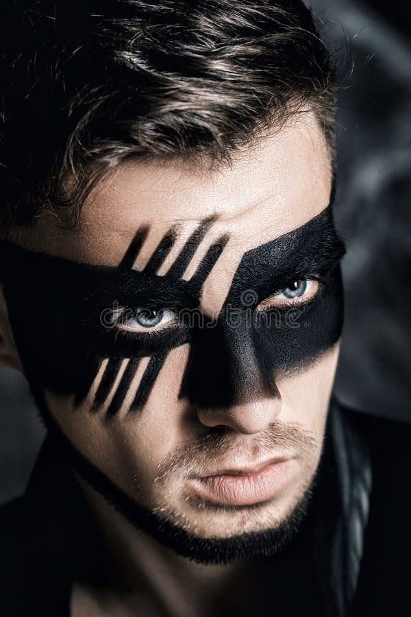 ¿Cómo se llama el maquillaje de metal?