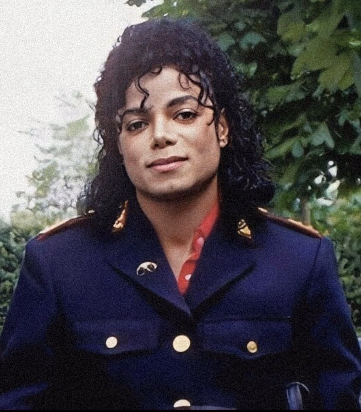 Did Michael Jackson ever wear makeup?