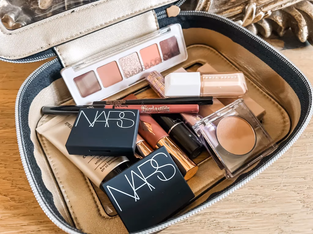 How do you travel with minimal makeup?