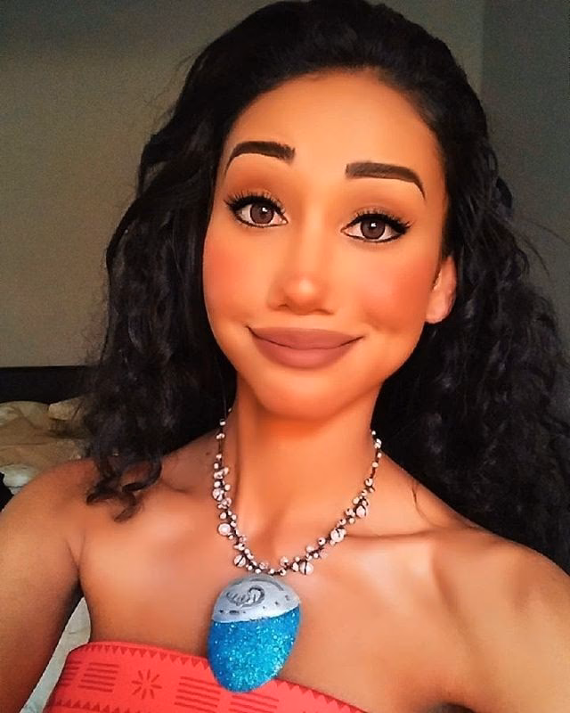 What color are Moana's lips?
