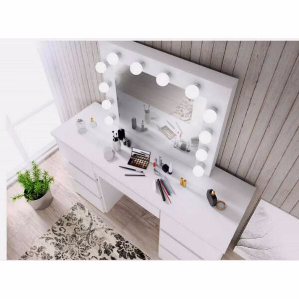 What were the ingredients in makeup in the 1800s?