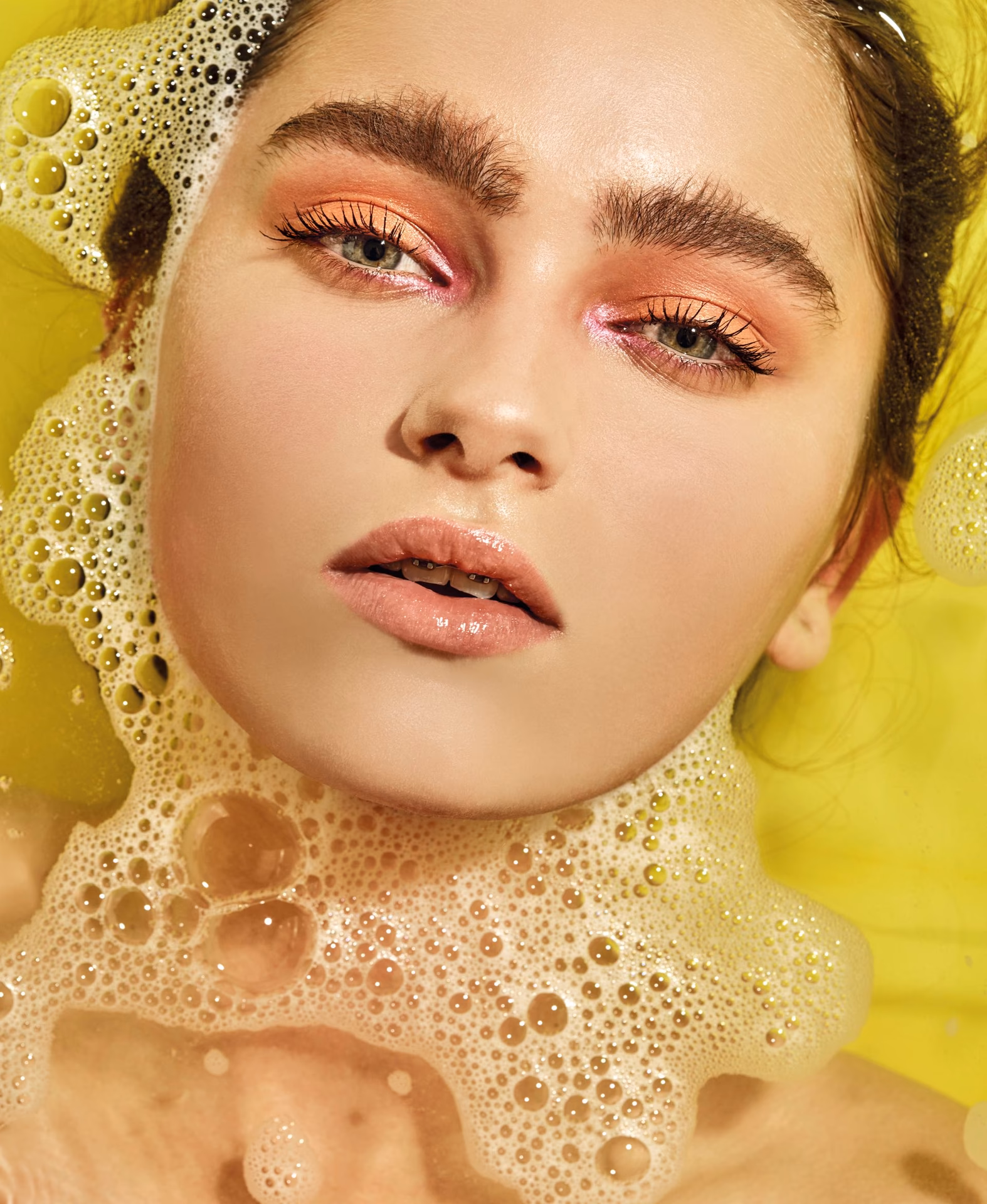 ¿Cuál es la diferencia entre el maquillaje resistente al agua y el maquillaje impermeable?