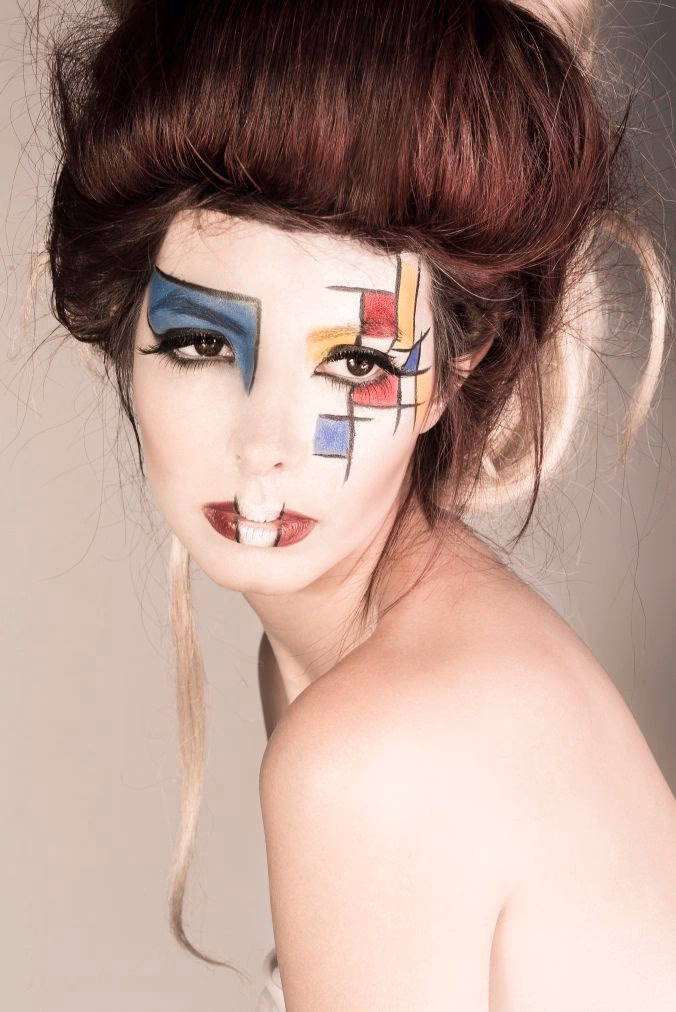 What is the average price of Mondrian?