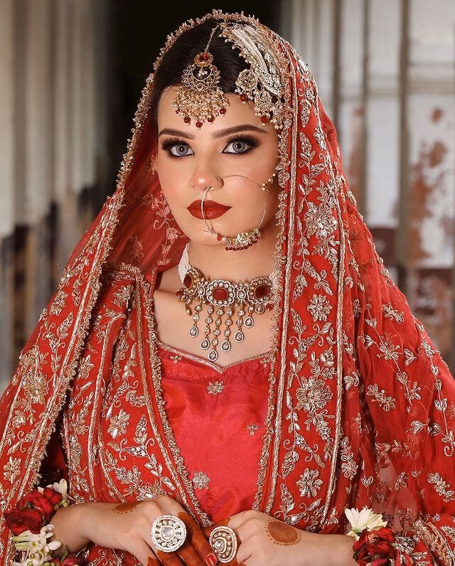 Can you wear makeup for nikkah?