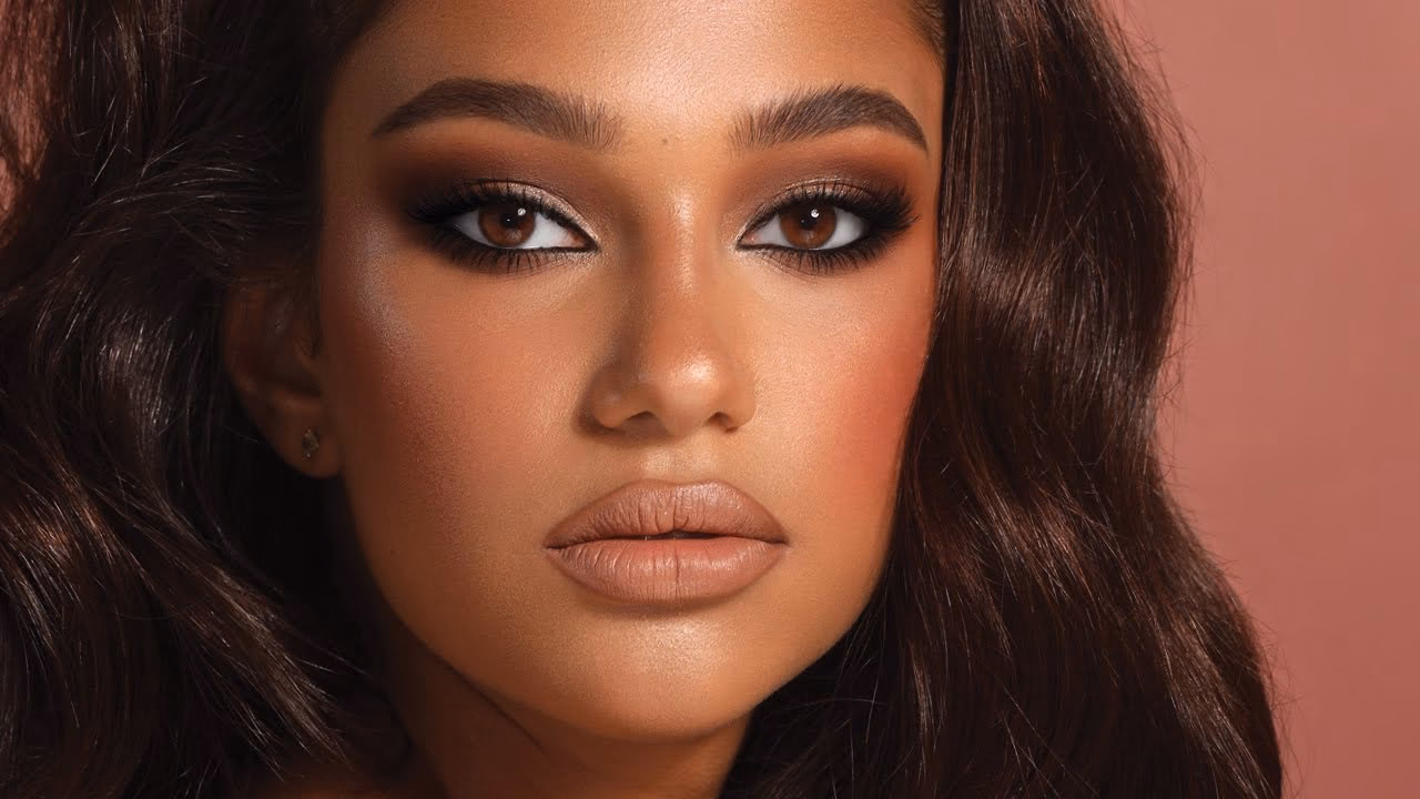 What nationality is Natasha Denona?