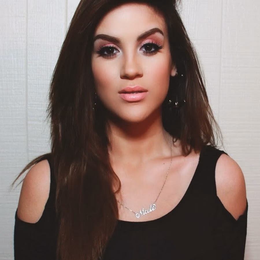 How does Nicole Guerriero make money?