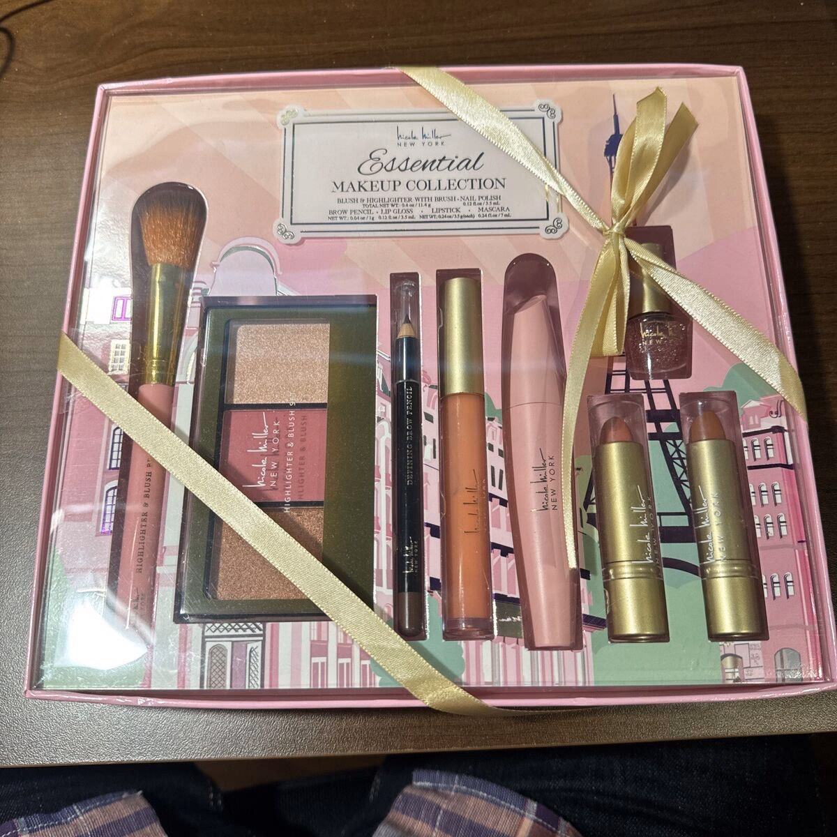 Is Nicole Miller still in business?