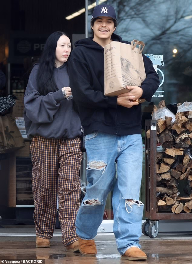 How long has Noah Cyrus been sober?