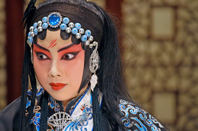 What does red color and makeup in Peking Opera mean?