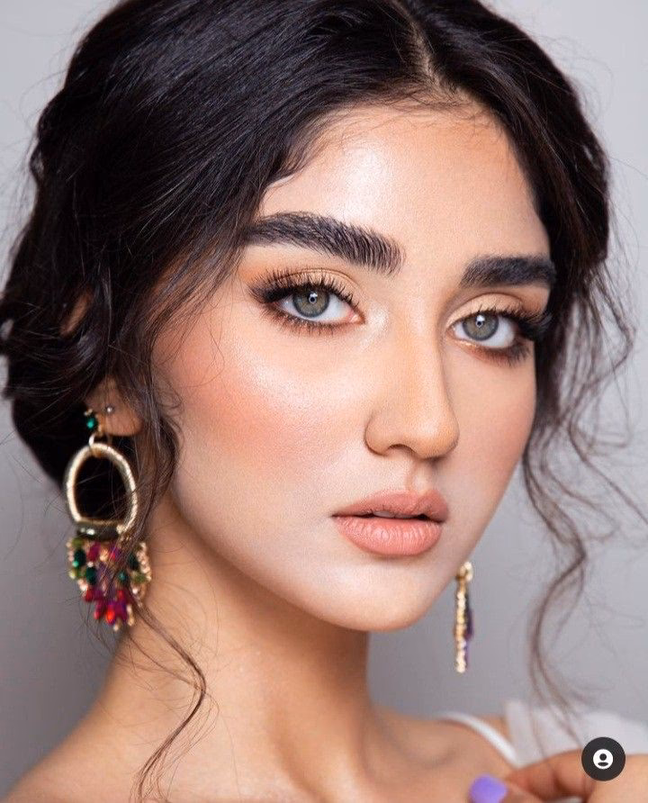 Why did Persians wear eyeliner?