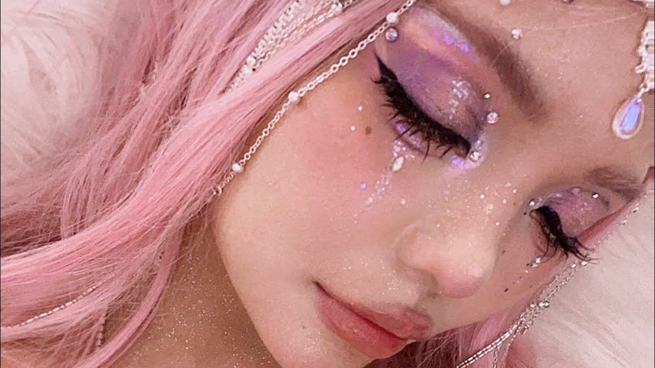 What does a pink fairy look like?