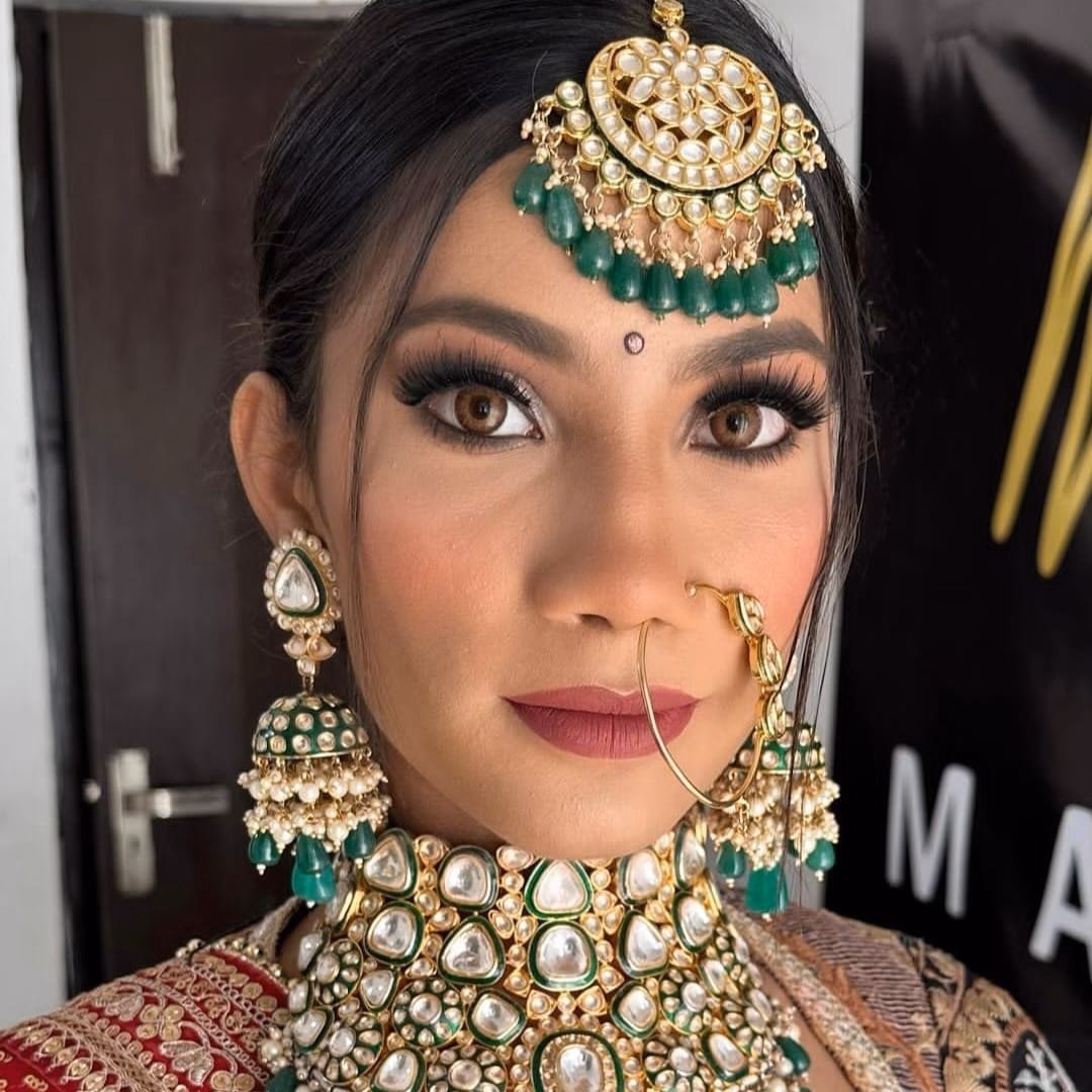 What is the salary of makeup artist in Lucknow?