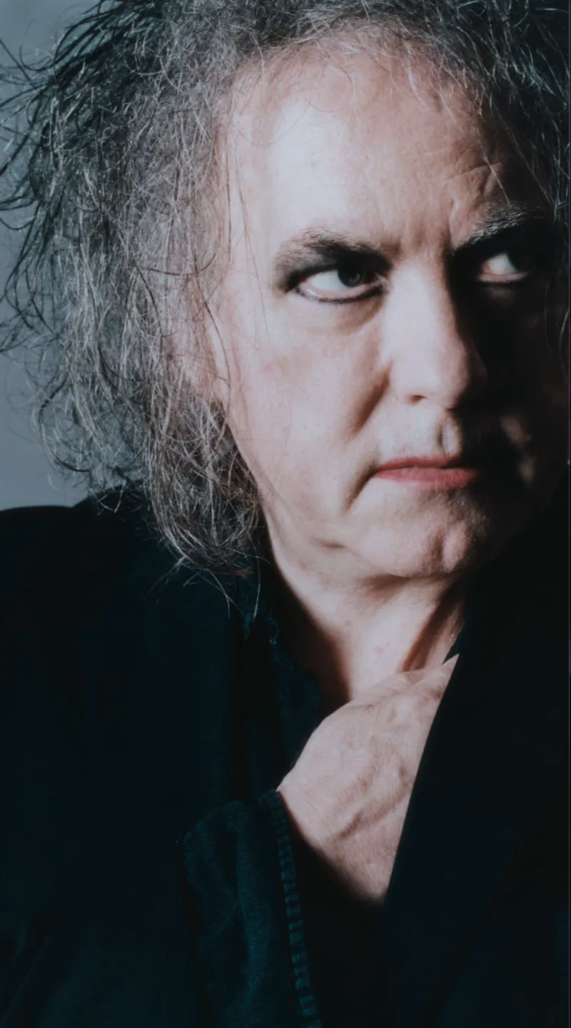 Why does Robert Smith wear smeared lipstick?