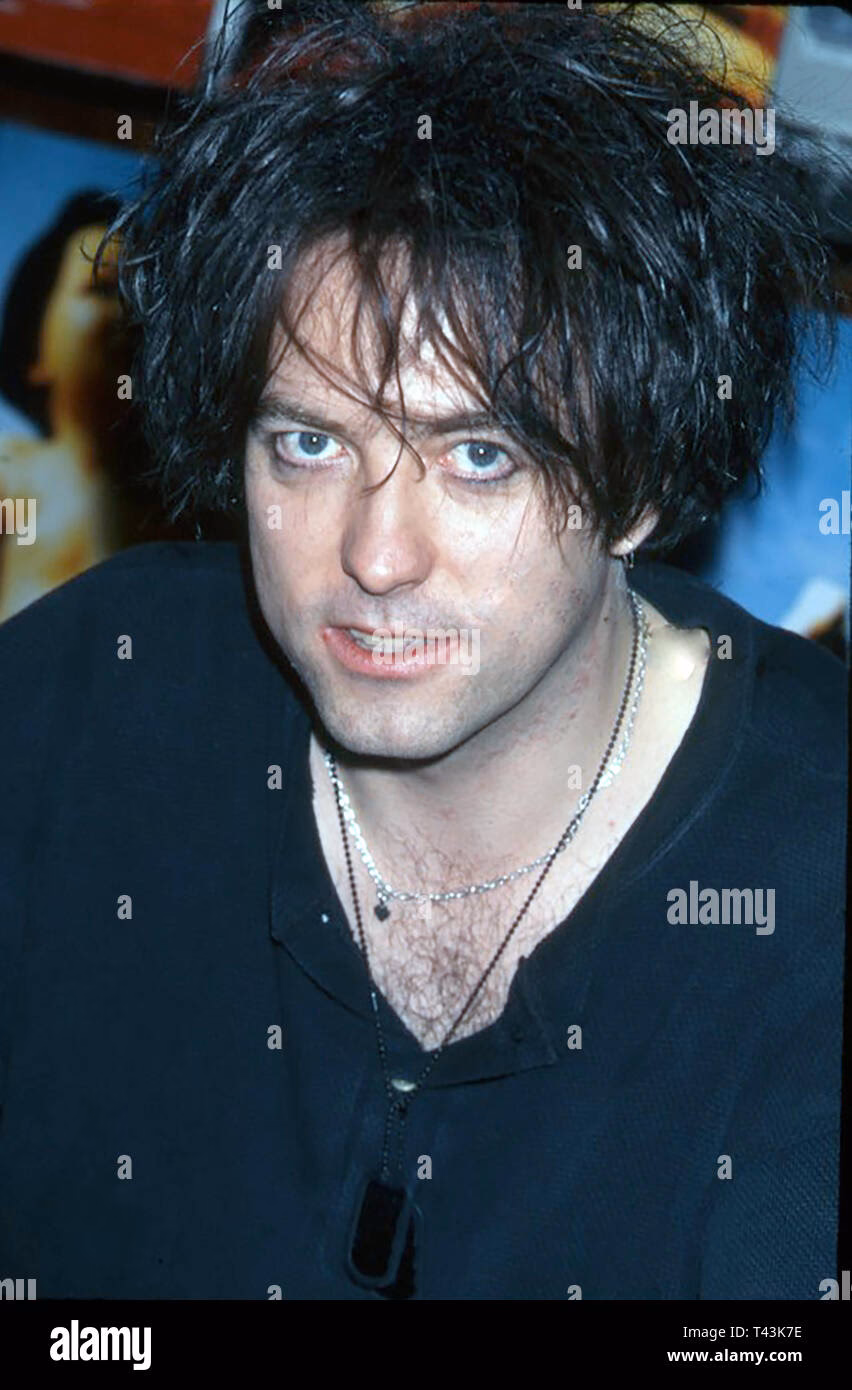 Is Robert Smith from The Cure still married?