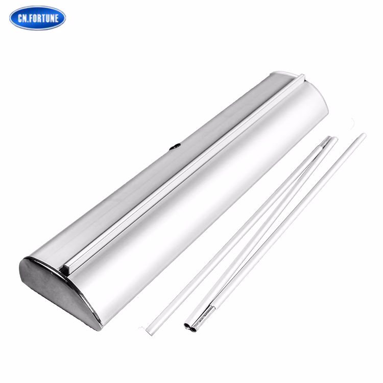 How to make a roll up in Canva?