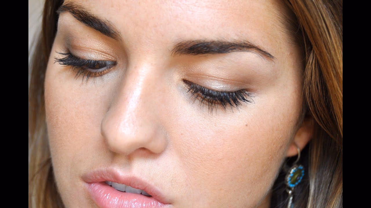 Does Serena van der Woodsen wear makeup?