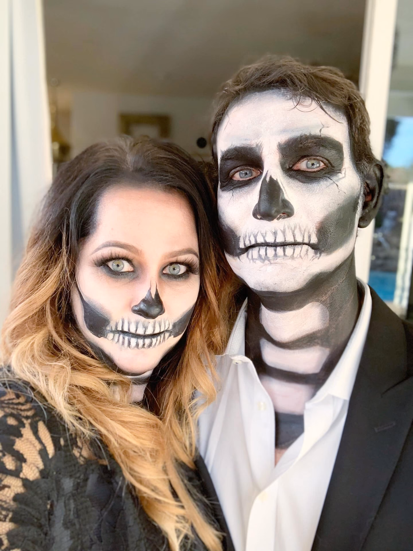 How to do skeleton face paint simple?