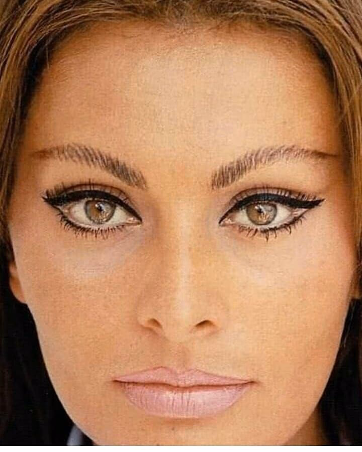 What color eyes did Sophia Loren have?