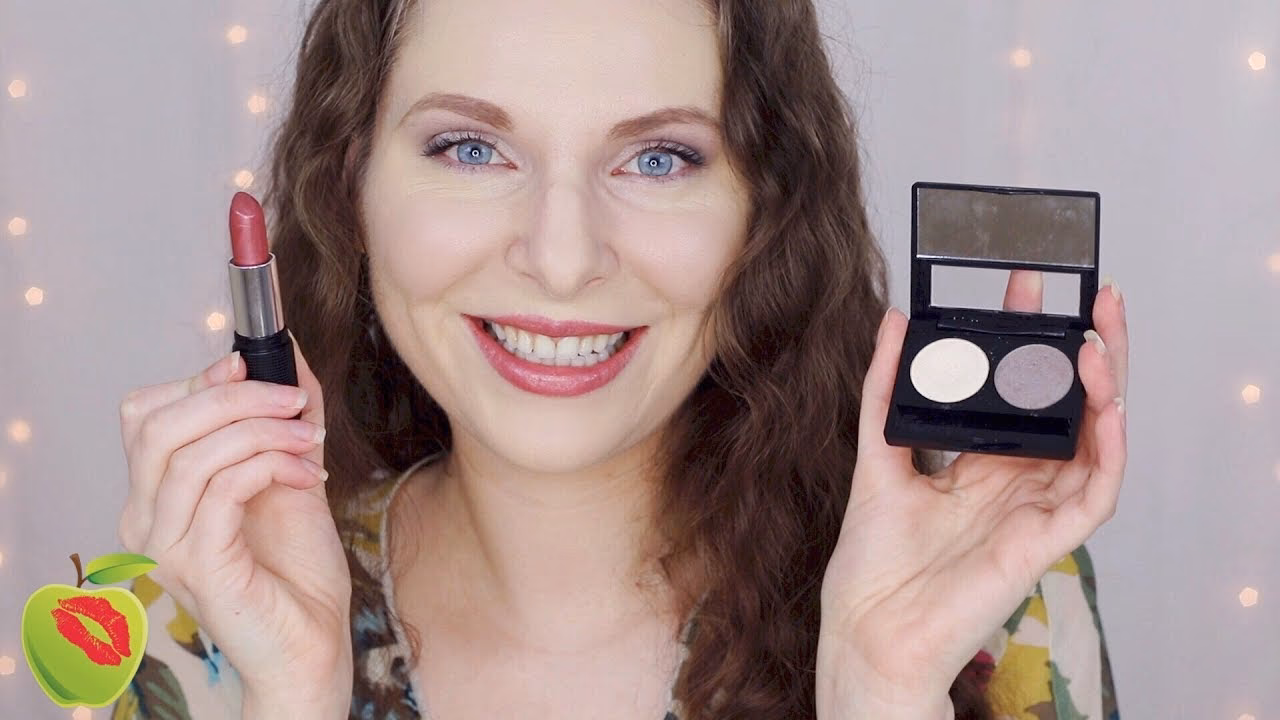 What is a good theme for a tea party?