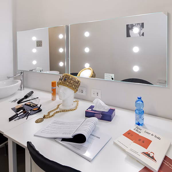 What is a Hollywood vanity mirror?