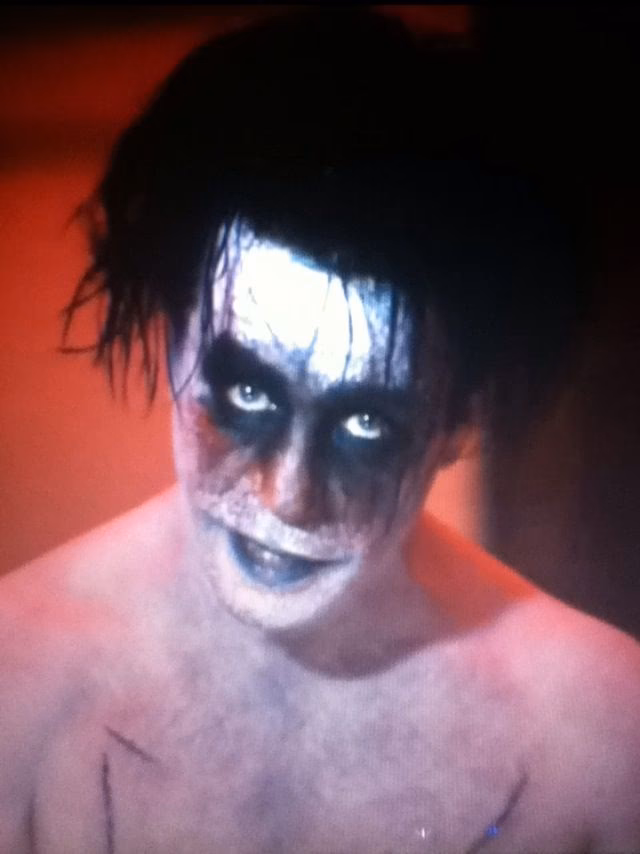 How does Till Lindemann make his mouth glow?