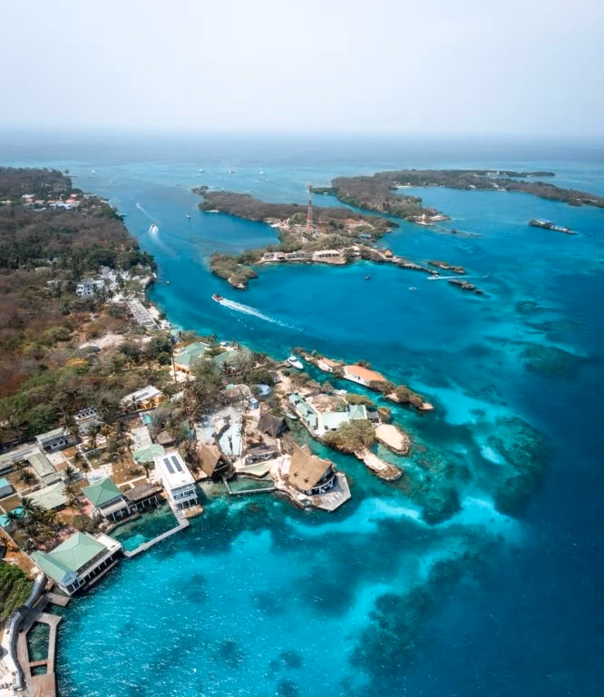 How long does it take to get from Cartagena to the Rosario Islands?